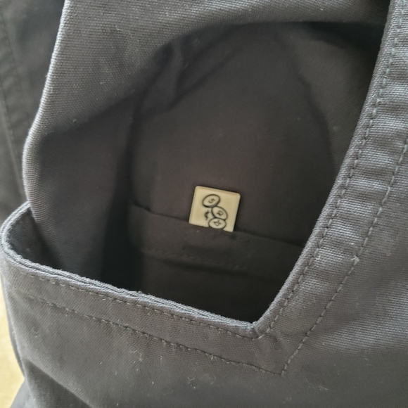 Lululemon – Cargo Shorts Black Wide Leg Technical Fabric Heavy Weight Du… - Picture 4 of 7